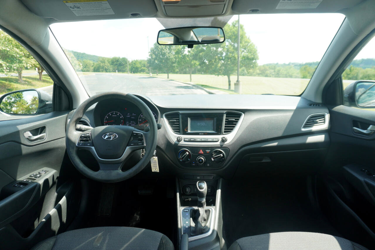 Used 2022 Hyundai Accent SE image 23