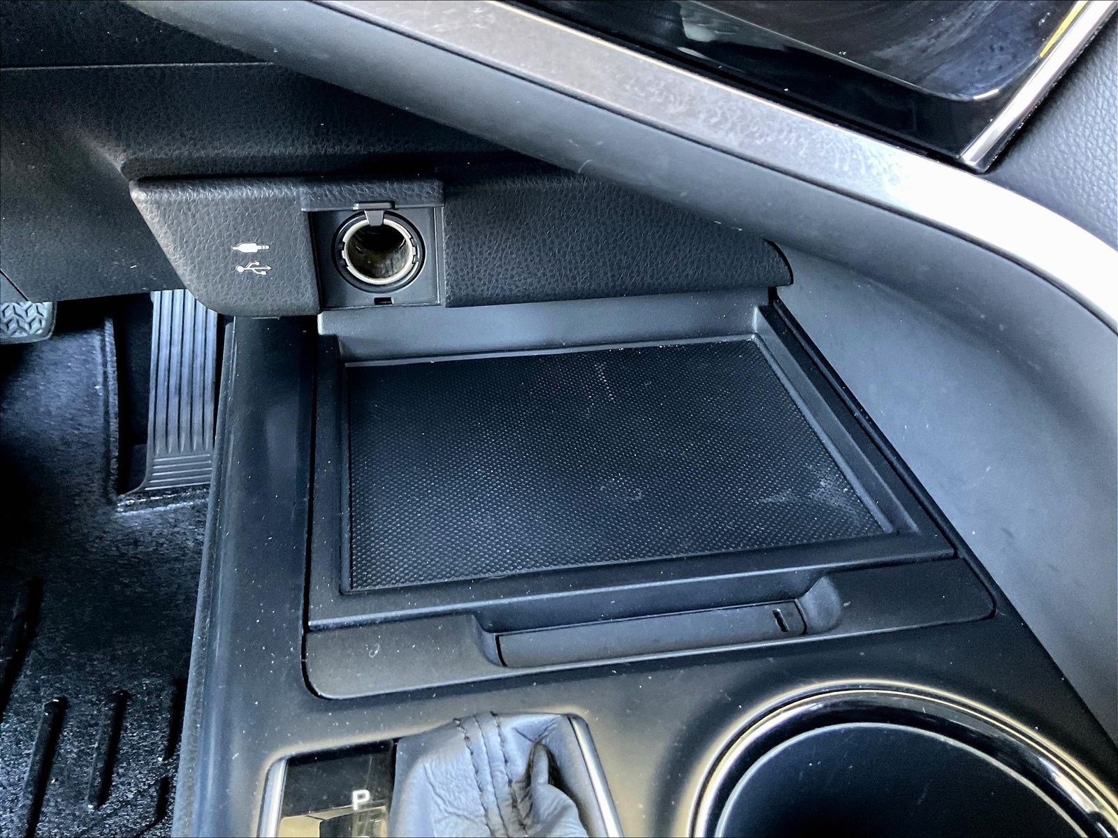 Used 2018 Toyota Camry LE FWD image 14