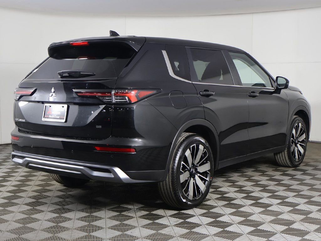 New 2026 Mitsubishi Outlander SE image 12