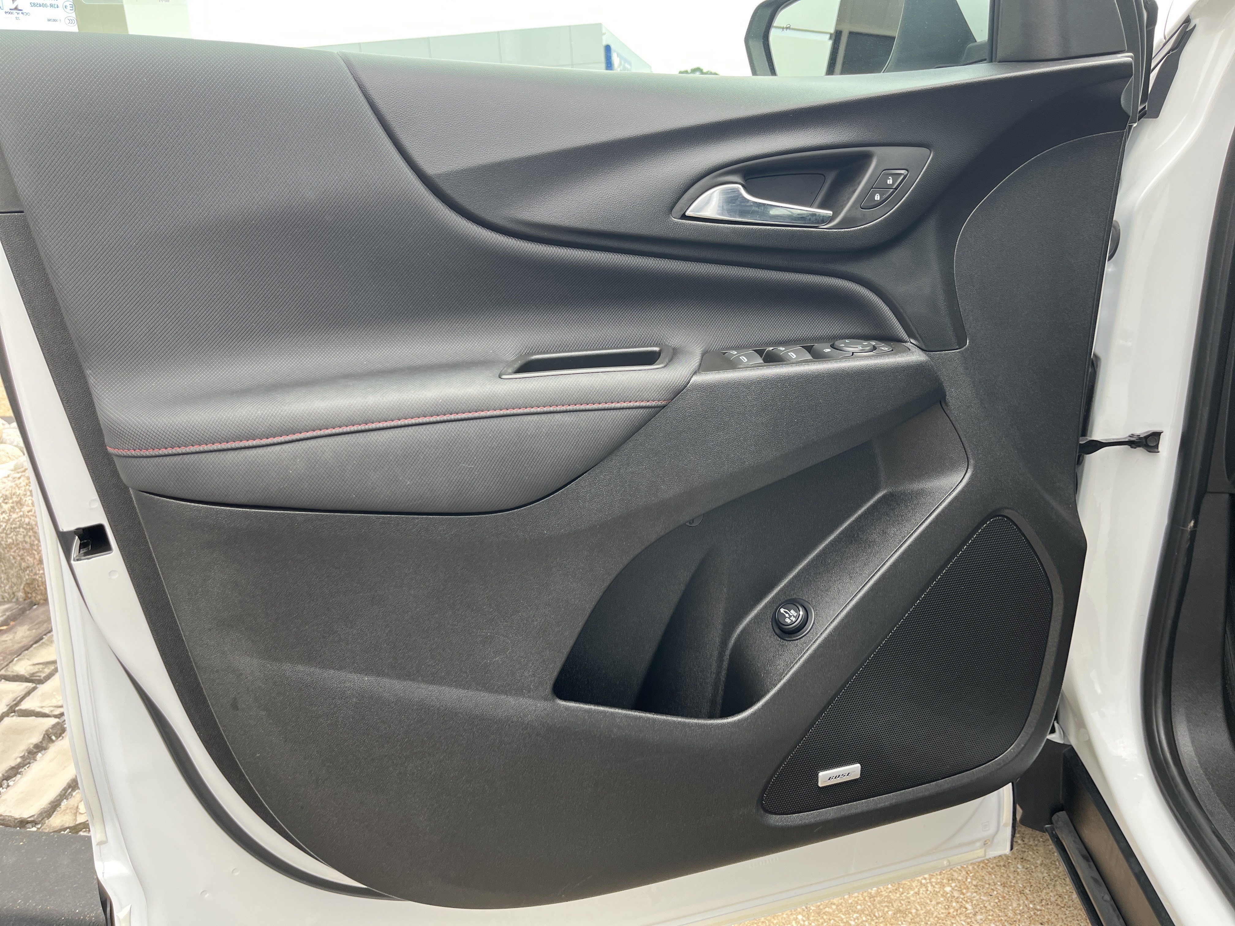 Used 2022 Chevrolet Equinox RS w/ RS Leather Package FWD image 24