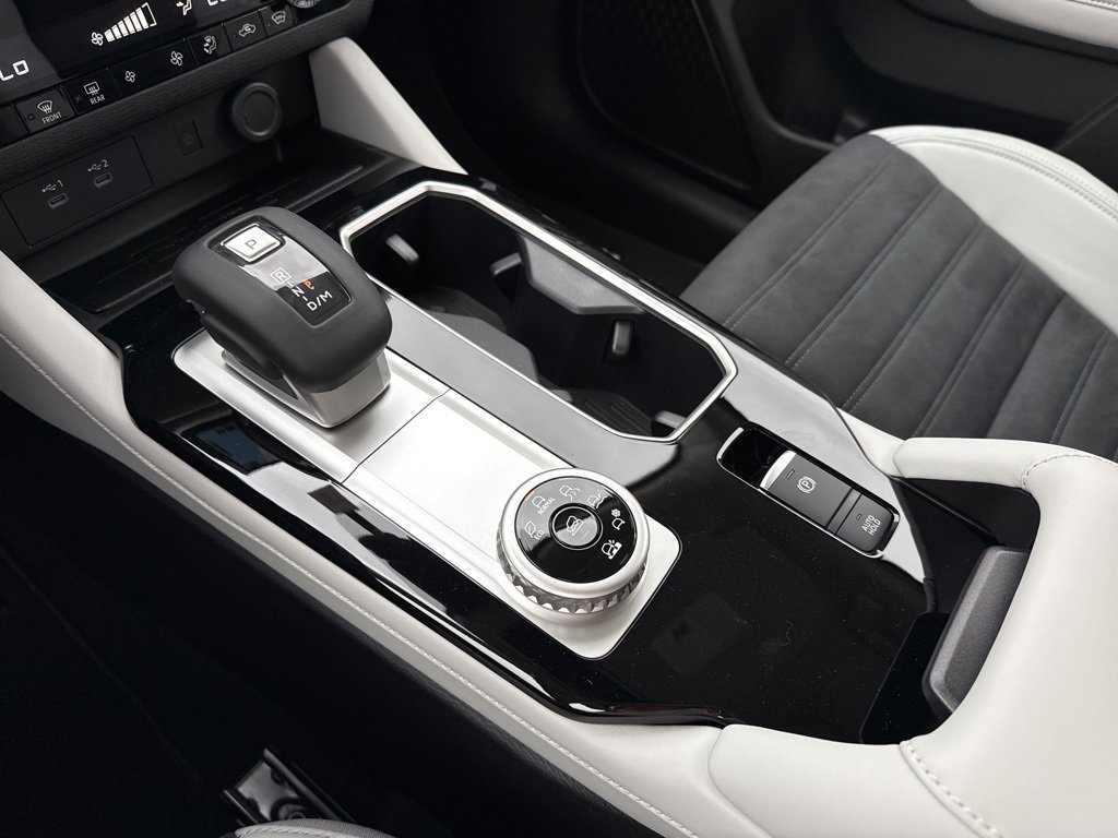 New 2025 Mitsubishi Outlander SE image 18