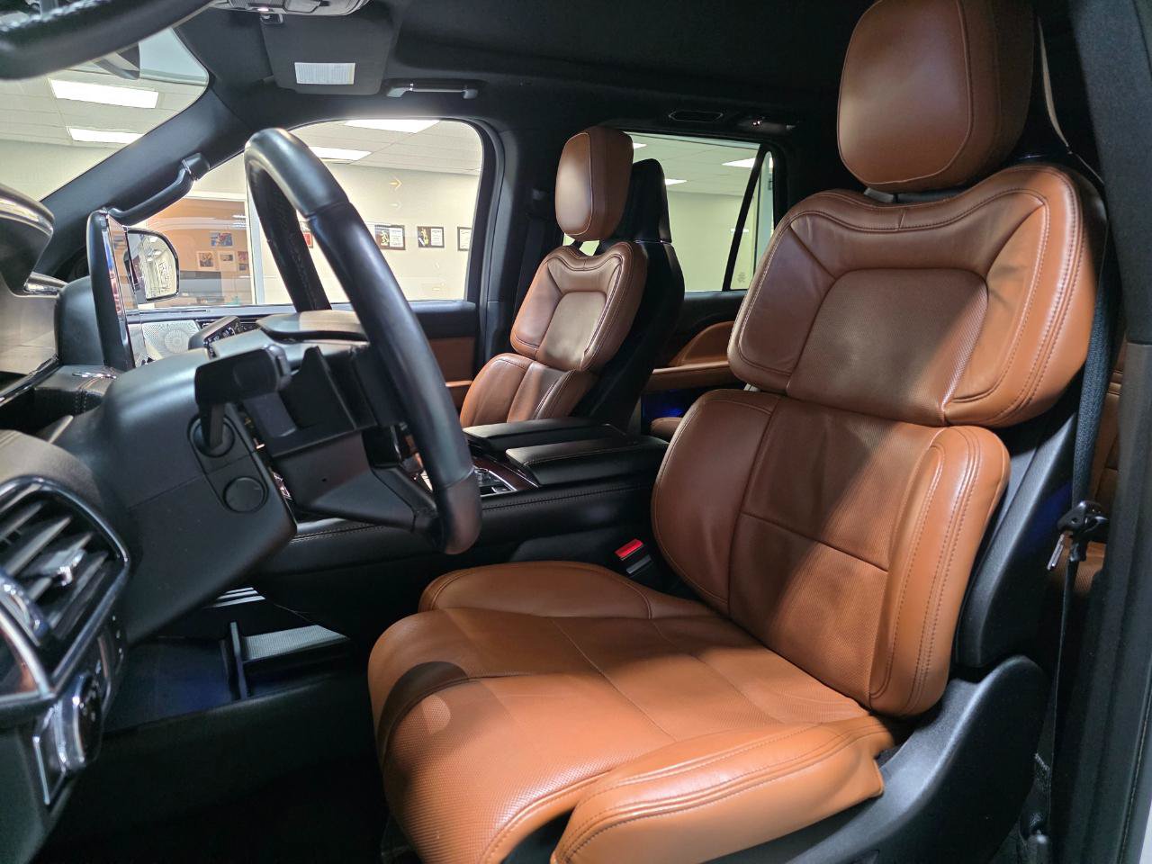 Used 2021 Lincoln Navigator Reserve AWD/4WD image 15