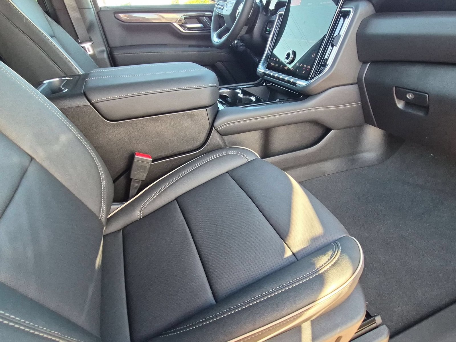 New 2027 GMC Yukon XL Elevation w/ Elevation Premium Package AWD/4WD image 32
