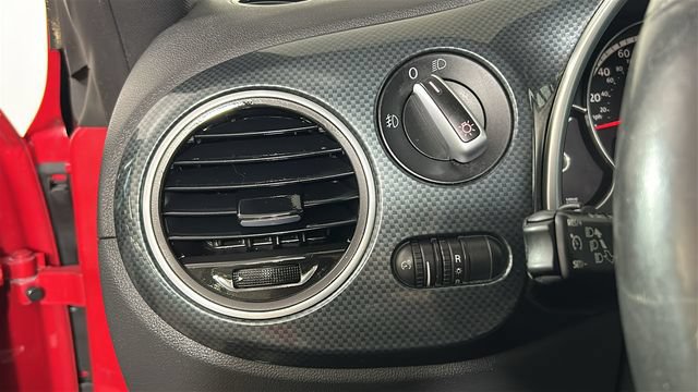 Used 2013 Volkswagen Beetle Turbo FWD image 19
