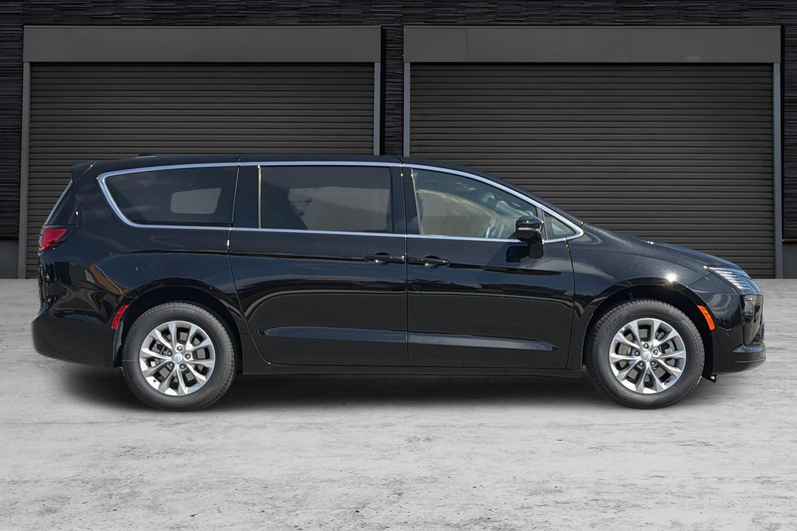 New 2027 Chrysler Pacifica Select w/ Family Tech Group AWD/4WD image 3