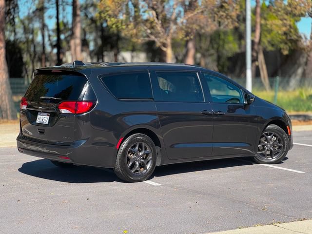Used 2018 Chrysler Pacifica Limited w/ Advanced Safetytec Group FWD image 23