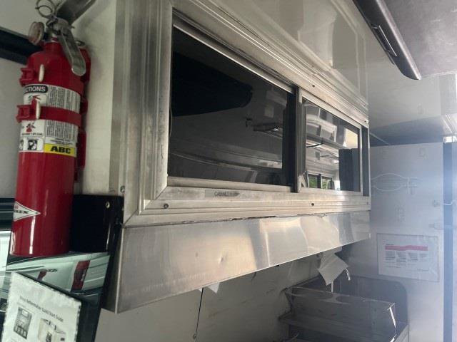 Used 2020 Mercedes-Benz Sprinter 4500 w/ Premium Plus Package image 43