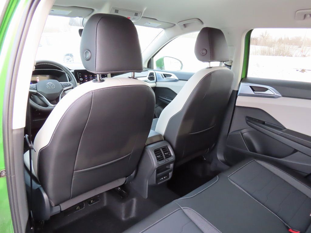 New 2026 Volkswagen Taos SE image 23