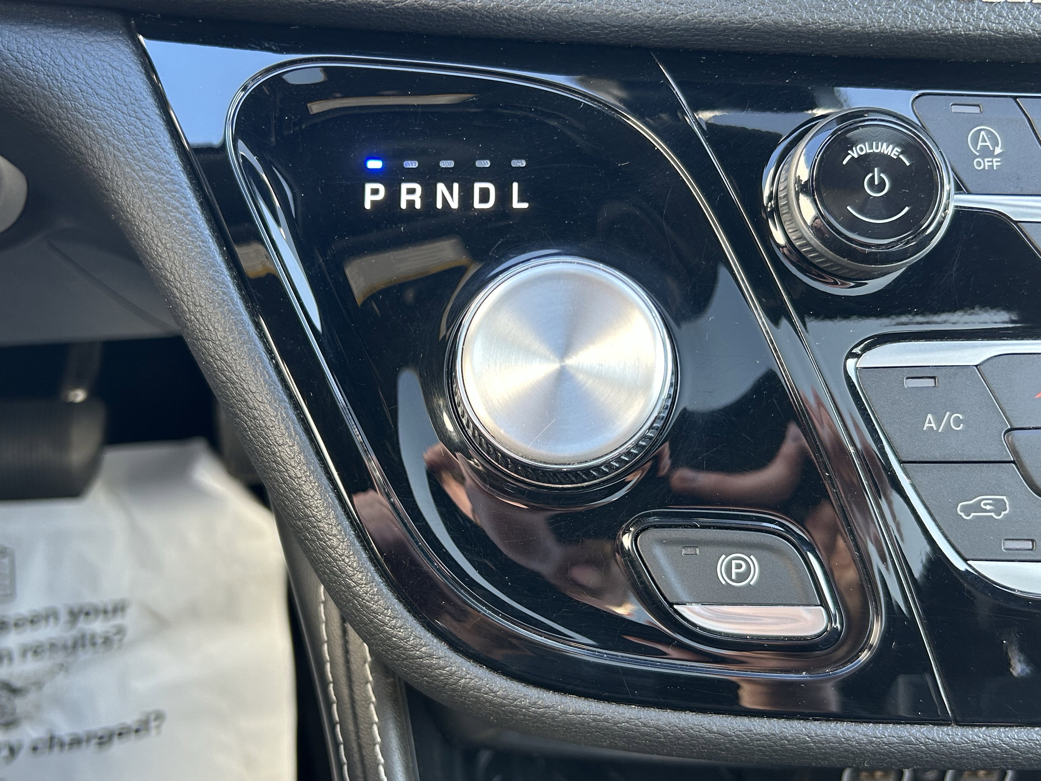 Used 2025 Chrysler Pacifica Limited image 33