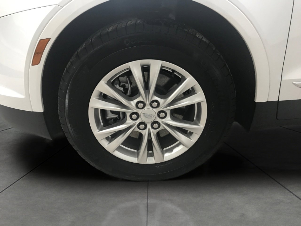 Certified 2025 Cadillac XT5 Luxury w/ LPO, Floor Liner Package image 3