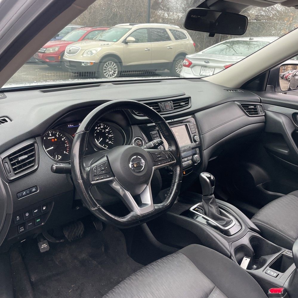 Used 2020 Nissan Rogue SV image 6