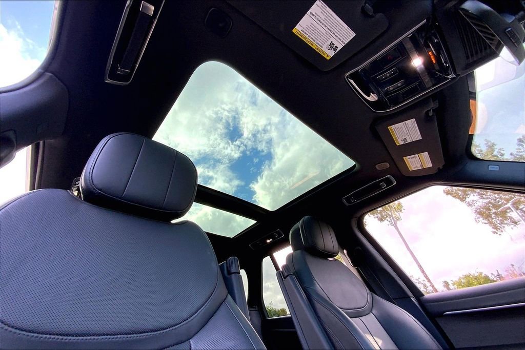 Used 2023 Land Rover Range Rover SE image 13