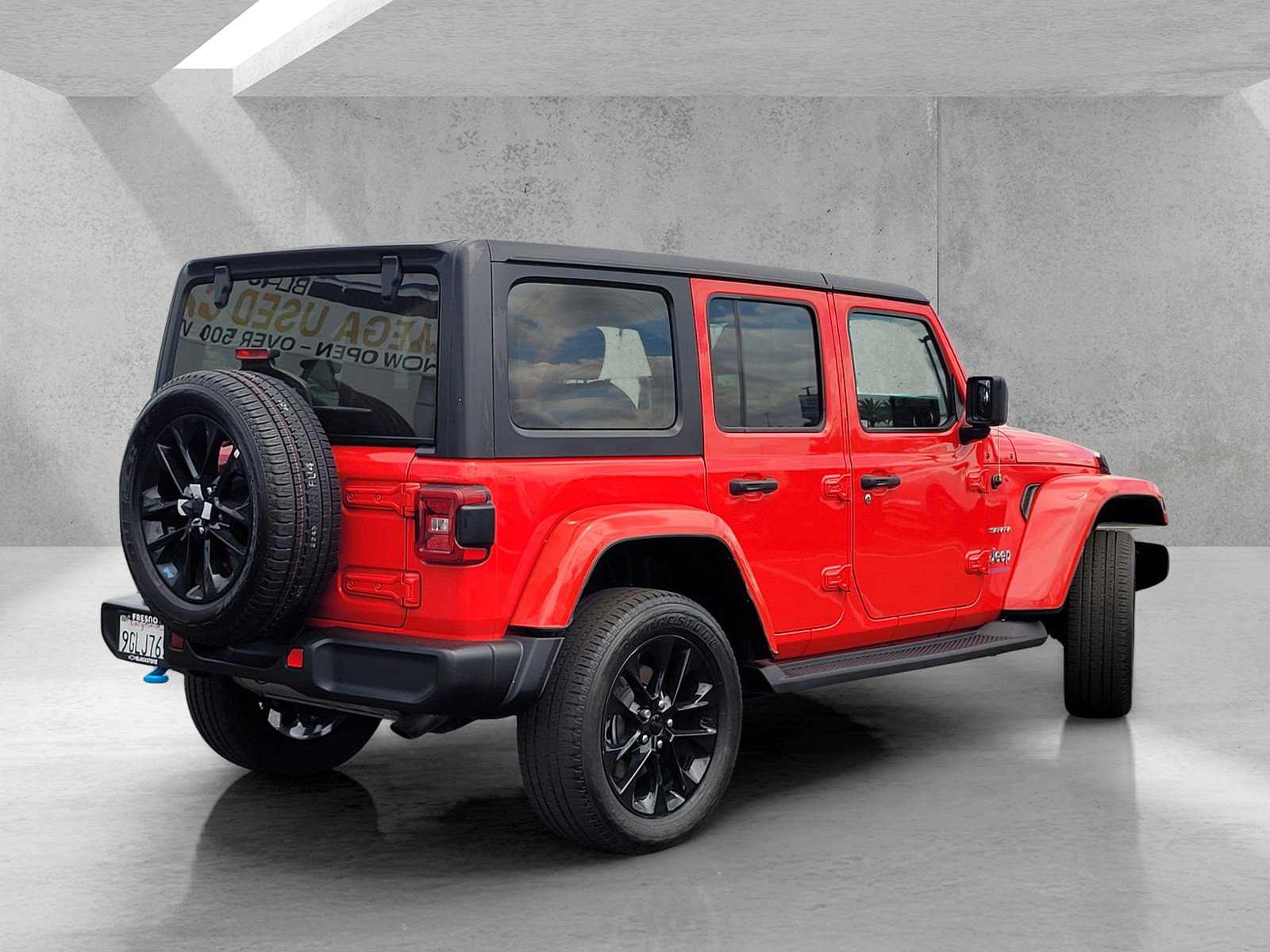 Used 2023 Jeep Wrangler Unlimited Sahara AWD/4WD image 4