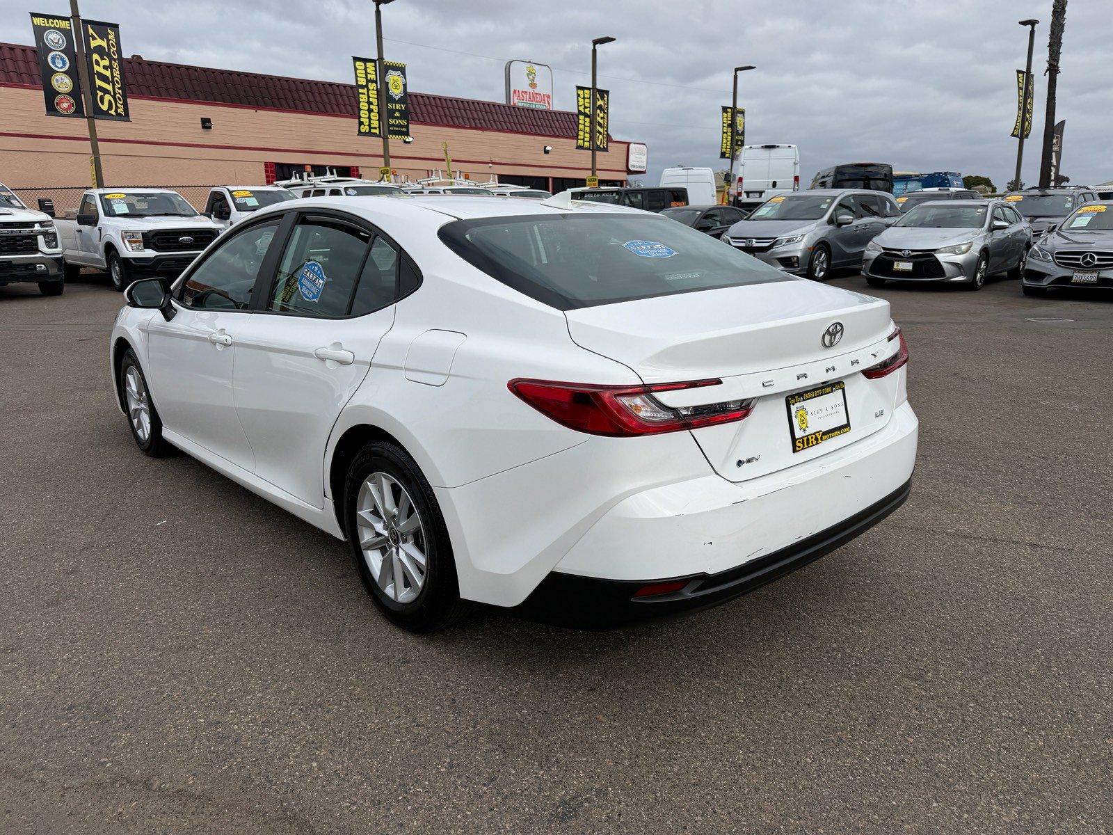 Used 2025 Toyota Camry LE FWD image 5