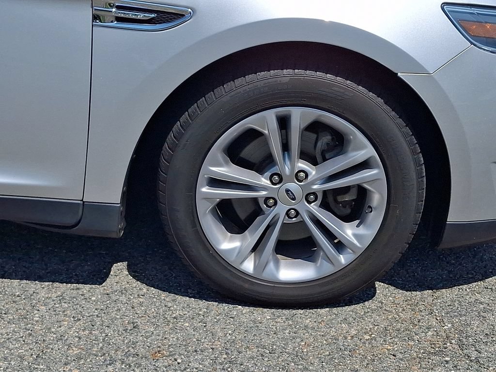 Used 2017 Ford Taurus SE FWD image 8