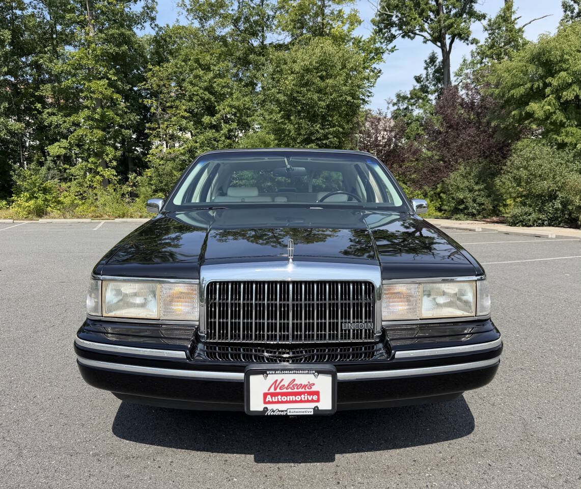 Used 1994 Lincoln Town Car Signature RWD image 8
