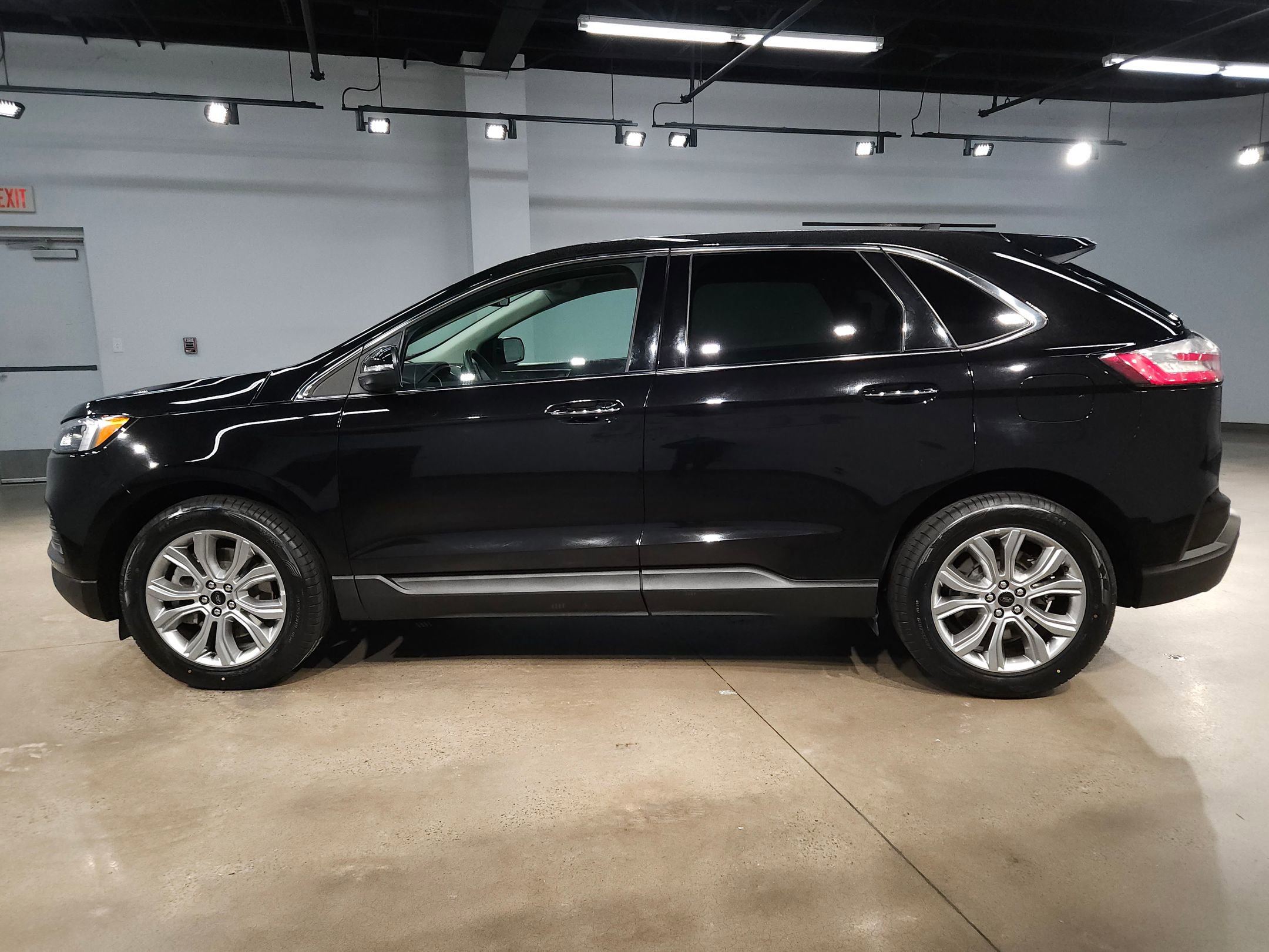 Used 2024 Ford Edge Titanium image 4