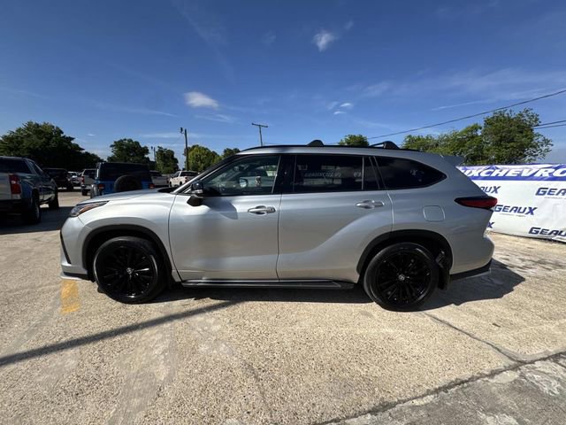 Used 2023 Toyota Highlander XSE FWD image 18