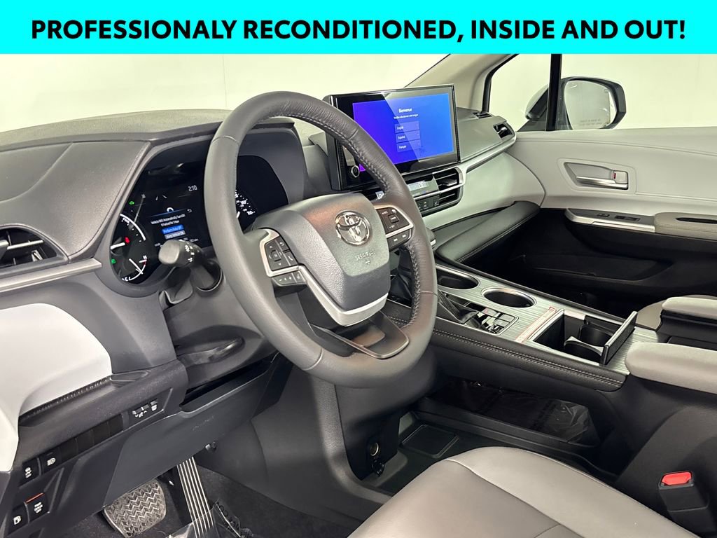 Certified 2026 Toyota Sienna XLE image 7