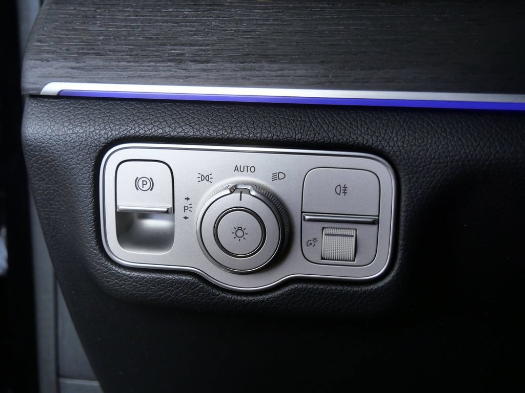 Used 2021 Mercedes-Benz GLS 450 4MATIC image 25