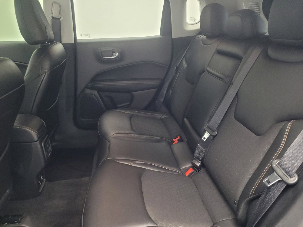 Used 2018 Jeep Compass Latitude w/ Popular Equipment Group FWD image 18