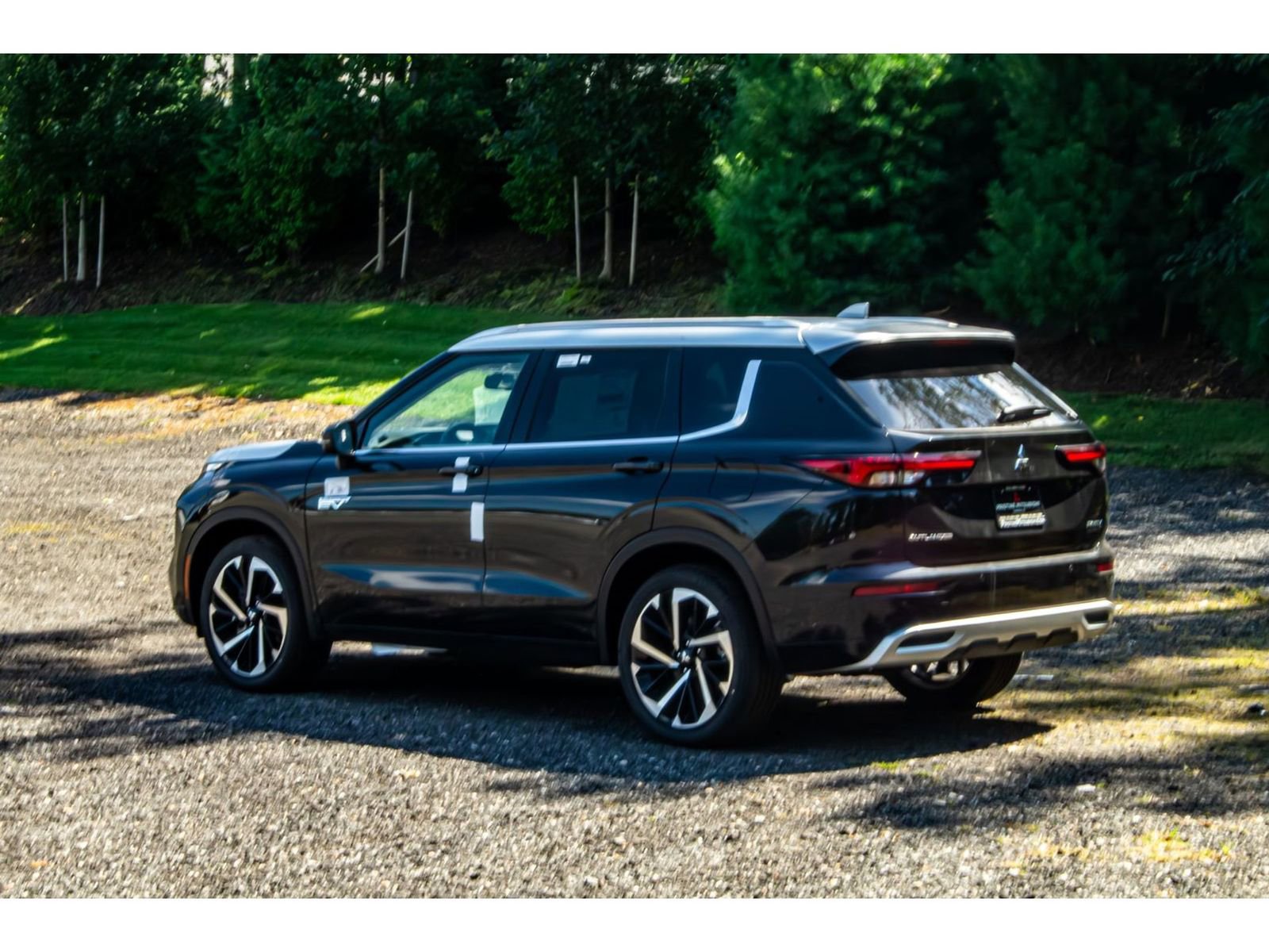 New 2025 Mitsubishi Outlander 4WD Plug-In Hybrid image 5