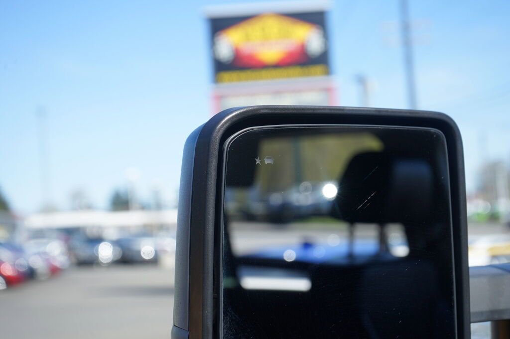 Used 2018 Chevrolet Suburban Premier AWD/4WD image 13