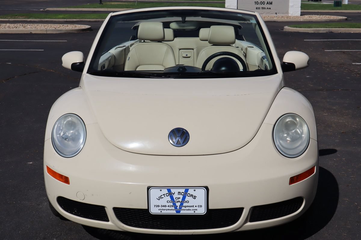 Used 2008 Volkswagen Beetle SE FWD image 12
