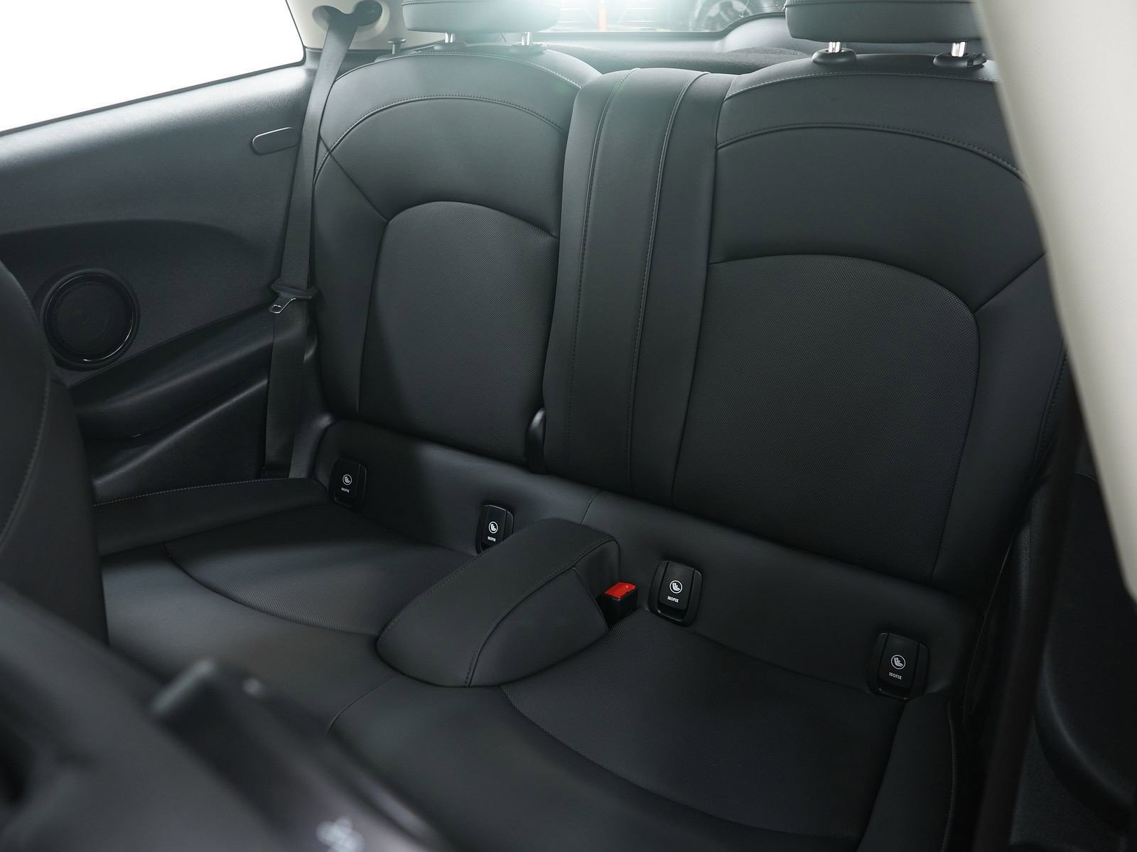 Used 2024 MINI Cooper 2-Door Hardtop image 17