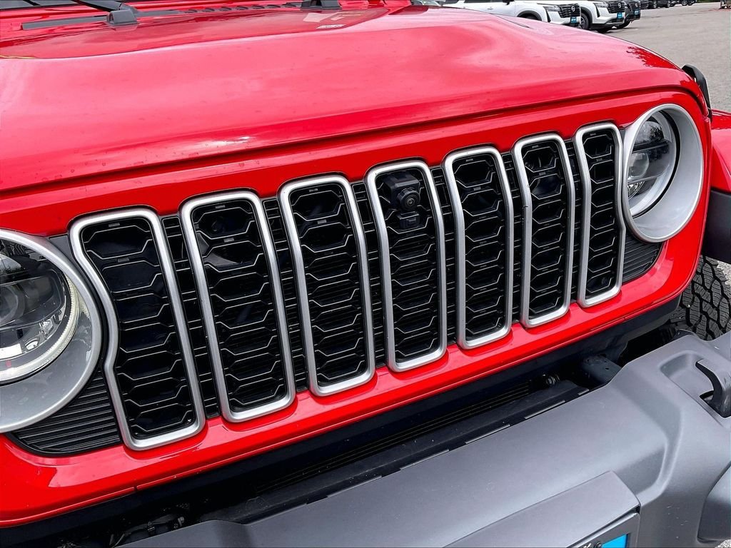 Used 2025 Jeep Wrangler Unlimited Sahara AWD/4WD image 29