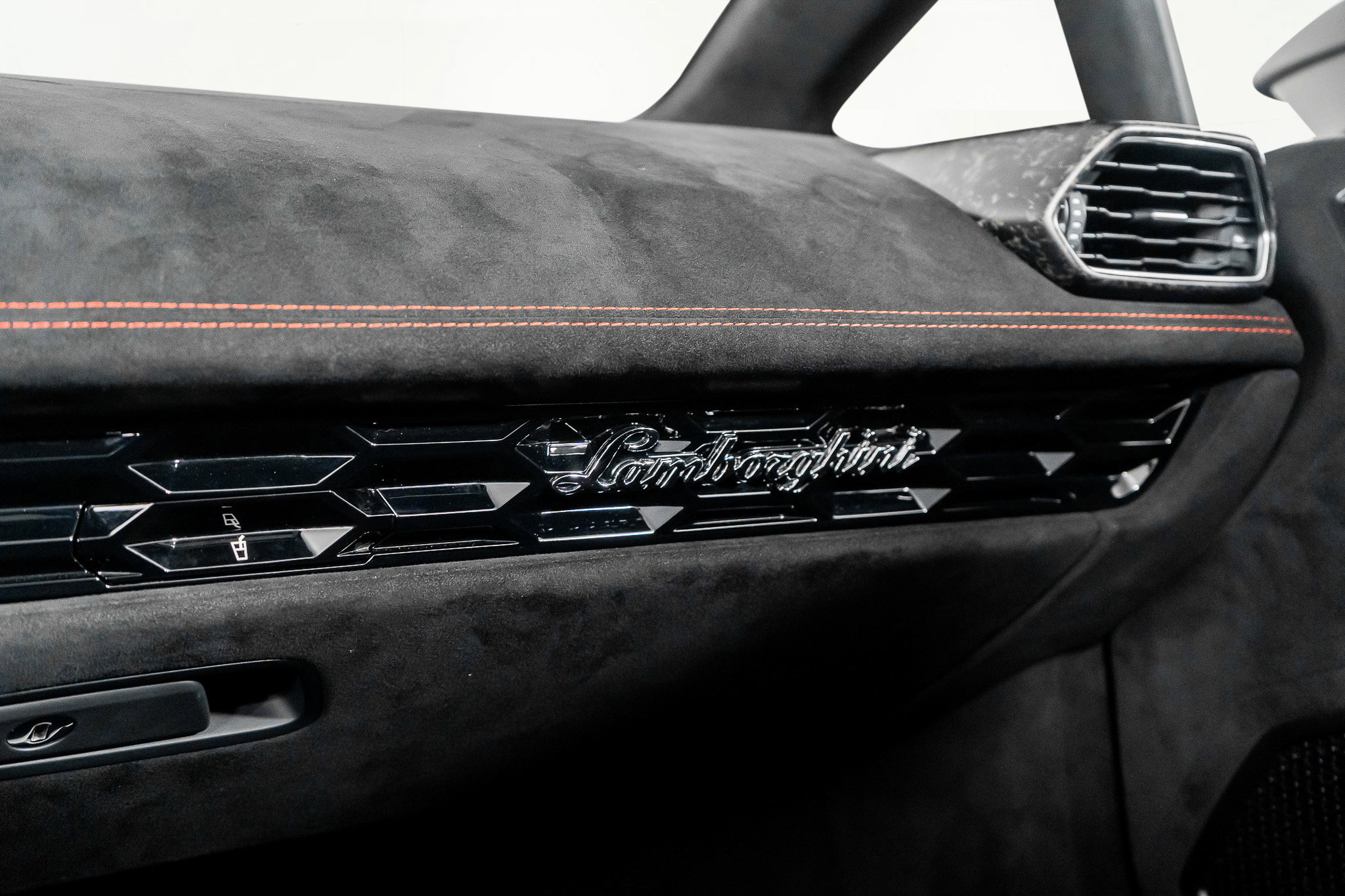 Used 2018 Lamborghini Huracan Performante image 44