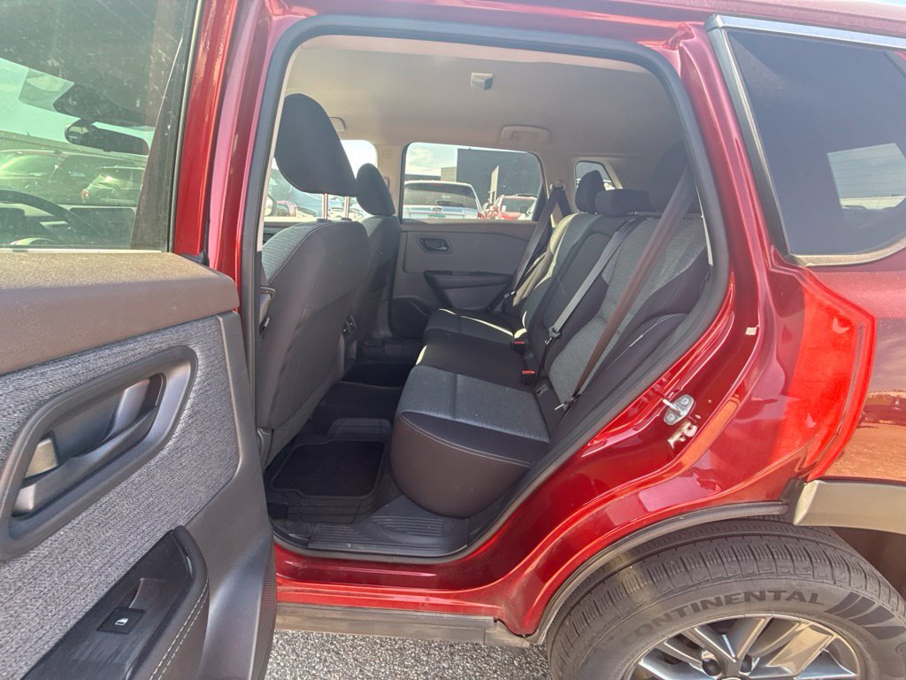 Used 2021 Nissan Rogue S AWD/4WD image 10
