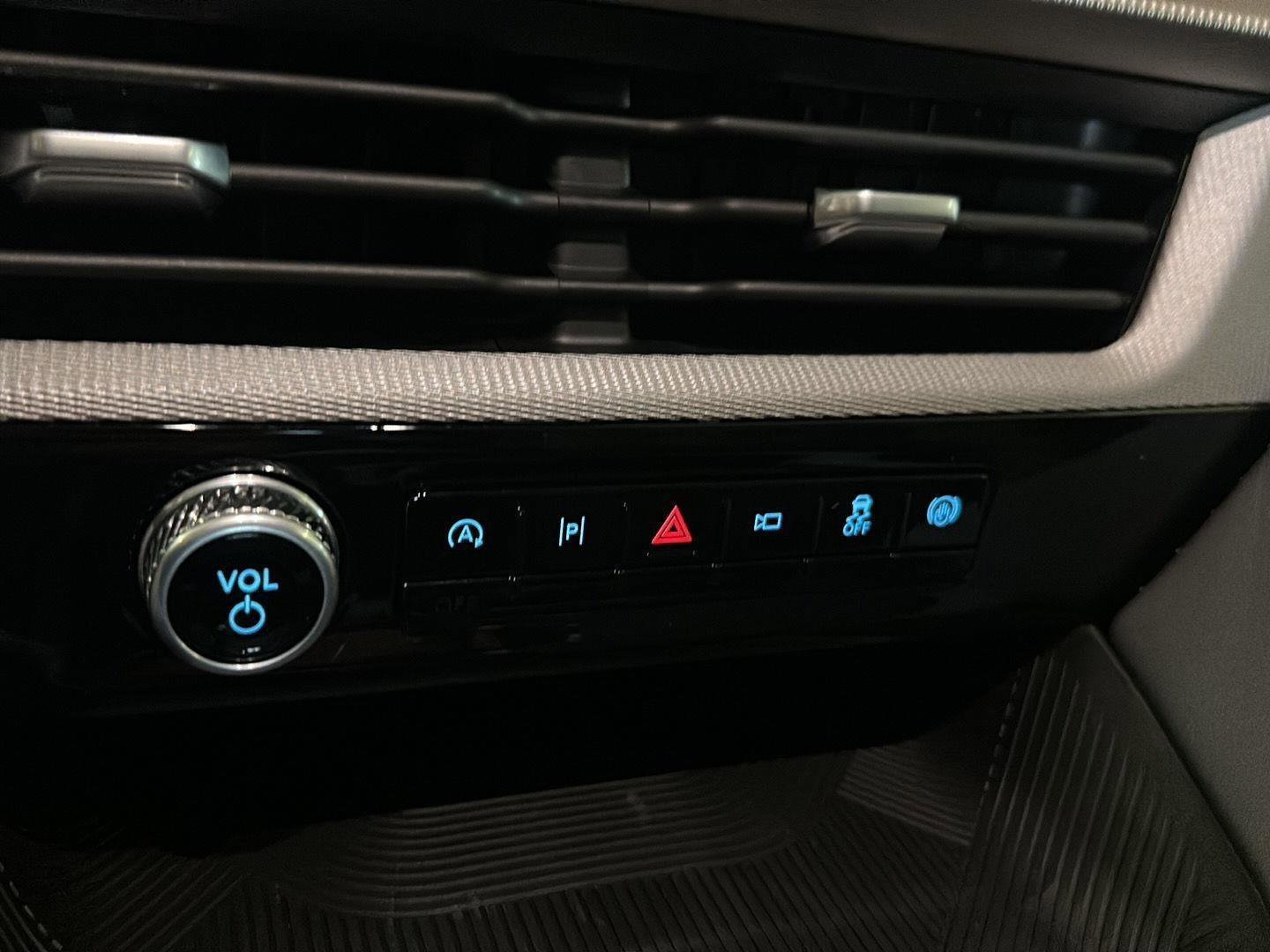 New 2025 Ford Explorer Active w/ Active Comfort Package image 12