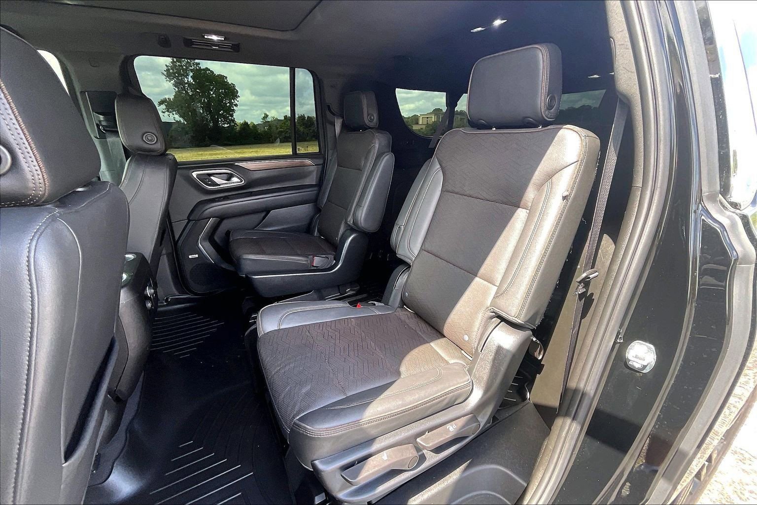 Used 2022 Chevrolet Suburban High Country AWD/4WD image 18