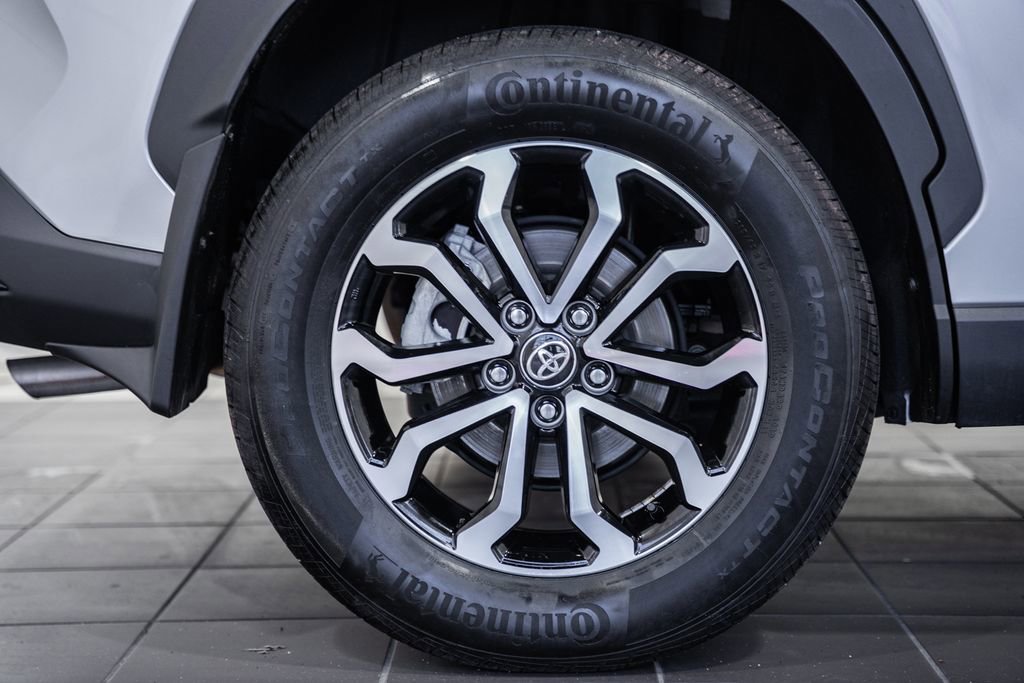 Used 2024 Toyota Corolla Cross SE image 14