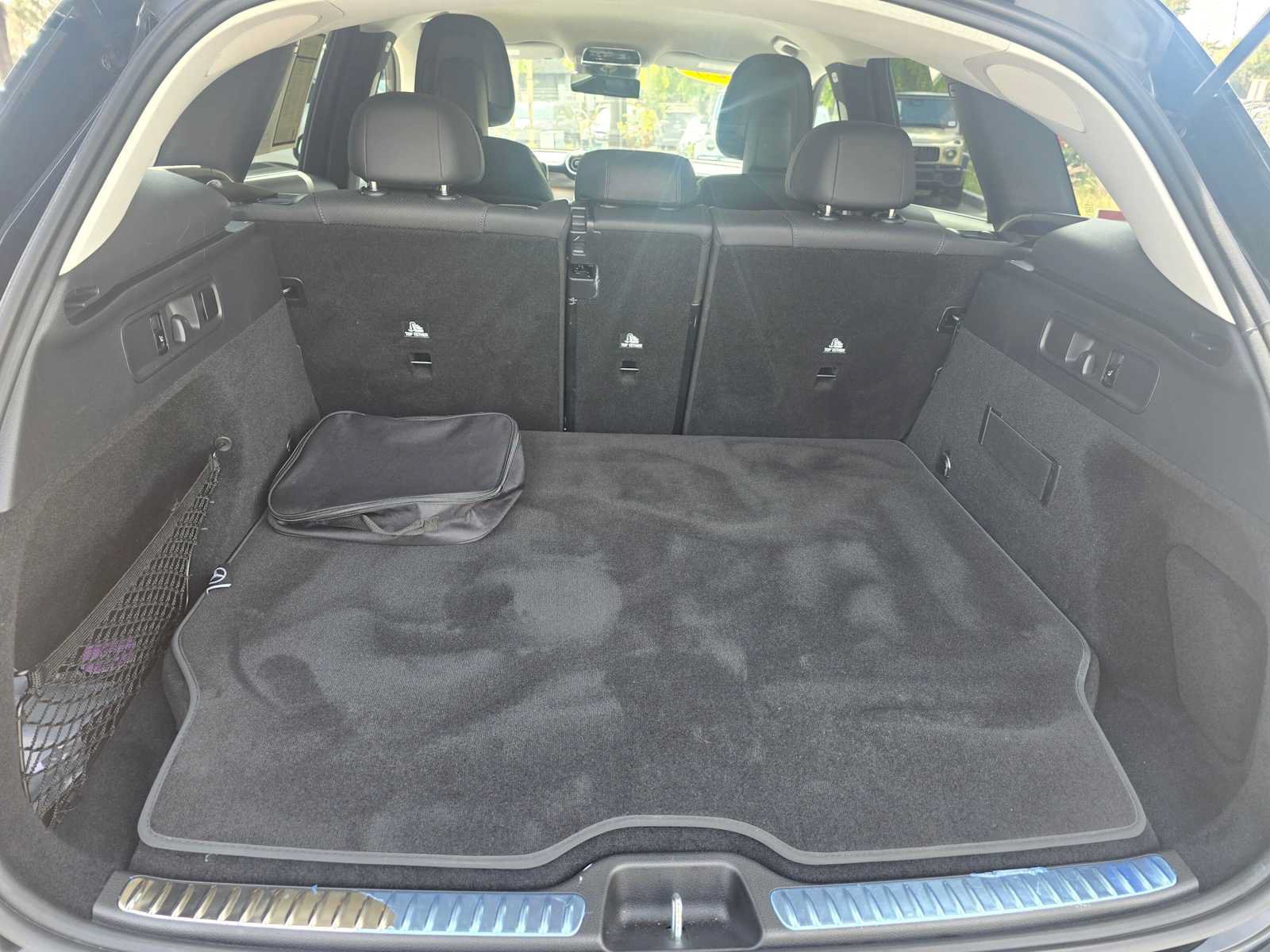 Used 2025 Mercedes-Benz GLC 350e 4MATIC image 14