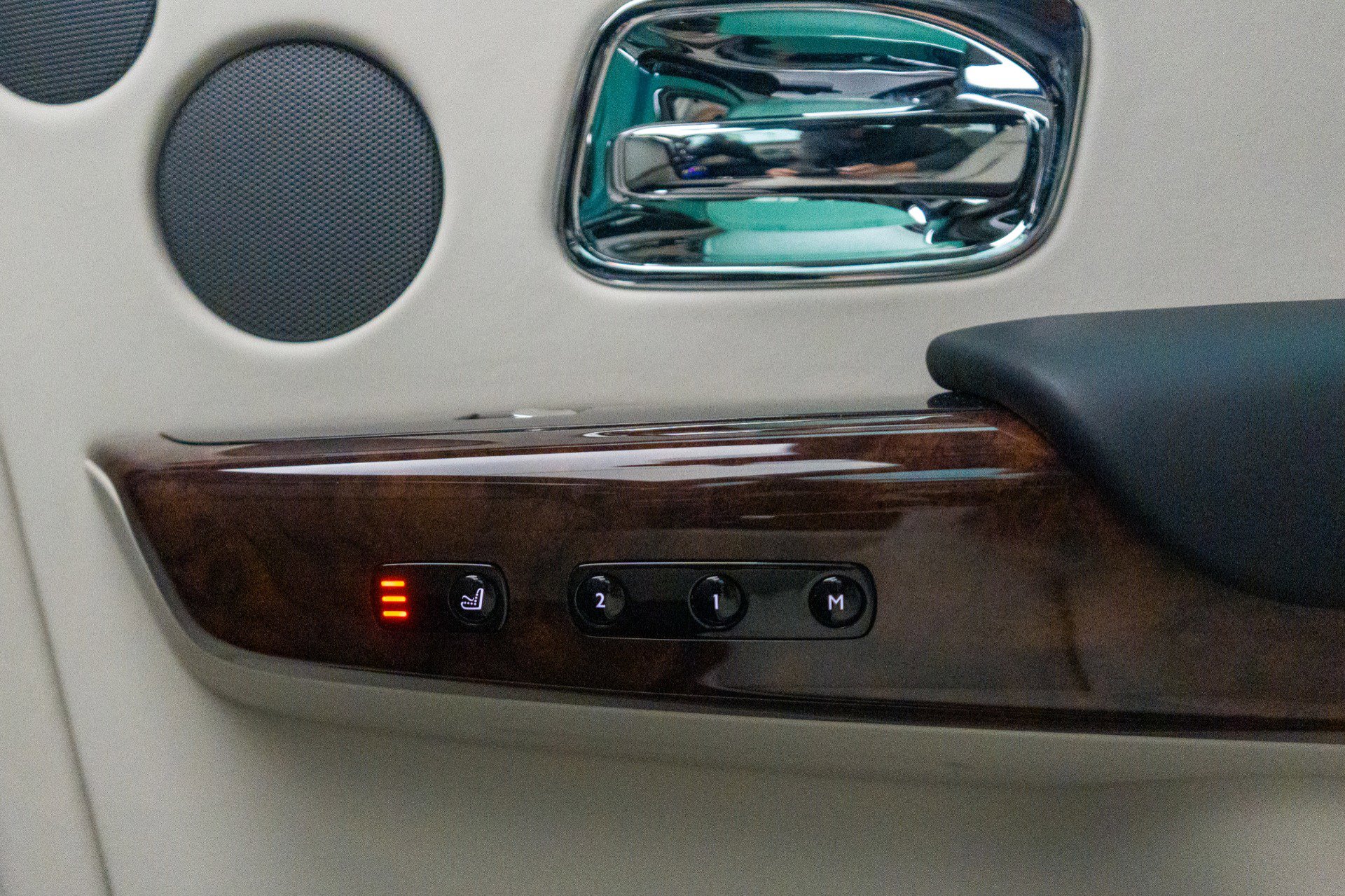 Used 2023 Rolls-Royce Phantom Sedan image 34