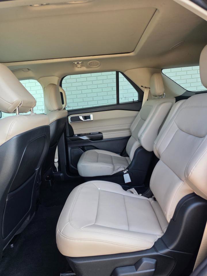 Used 2020 Ford Explorer XLT w/ Equipment Group 202A AWD/4WD image 12