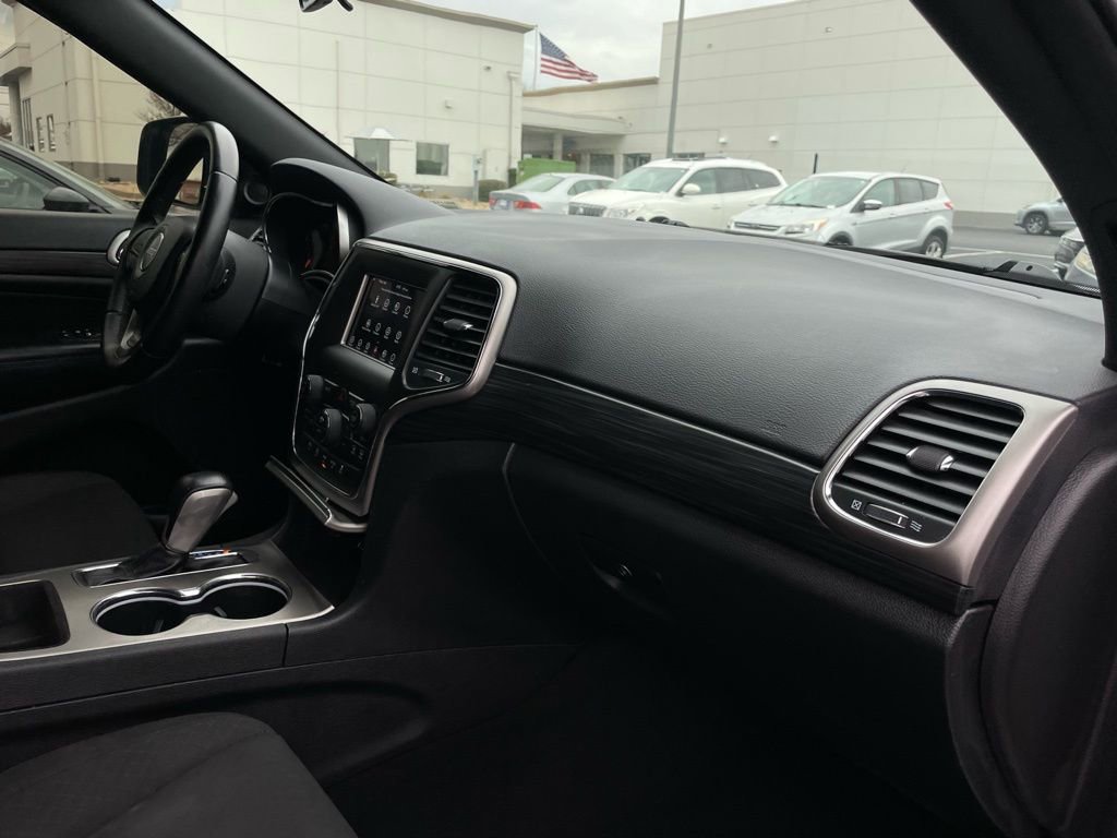 Used 2021 Jeep Grand Cherokee Laredo image 32