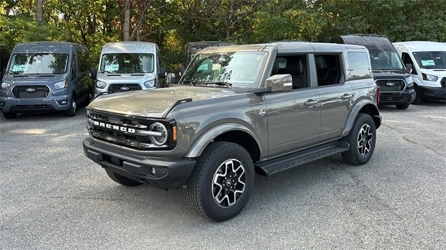 New 2025 Ford Bronco Outer Banks image 2