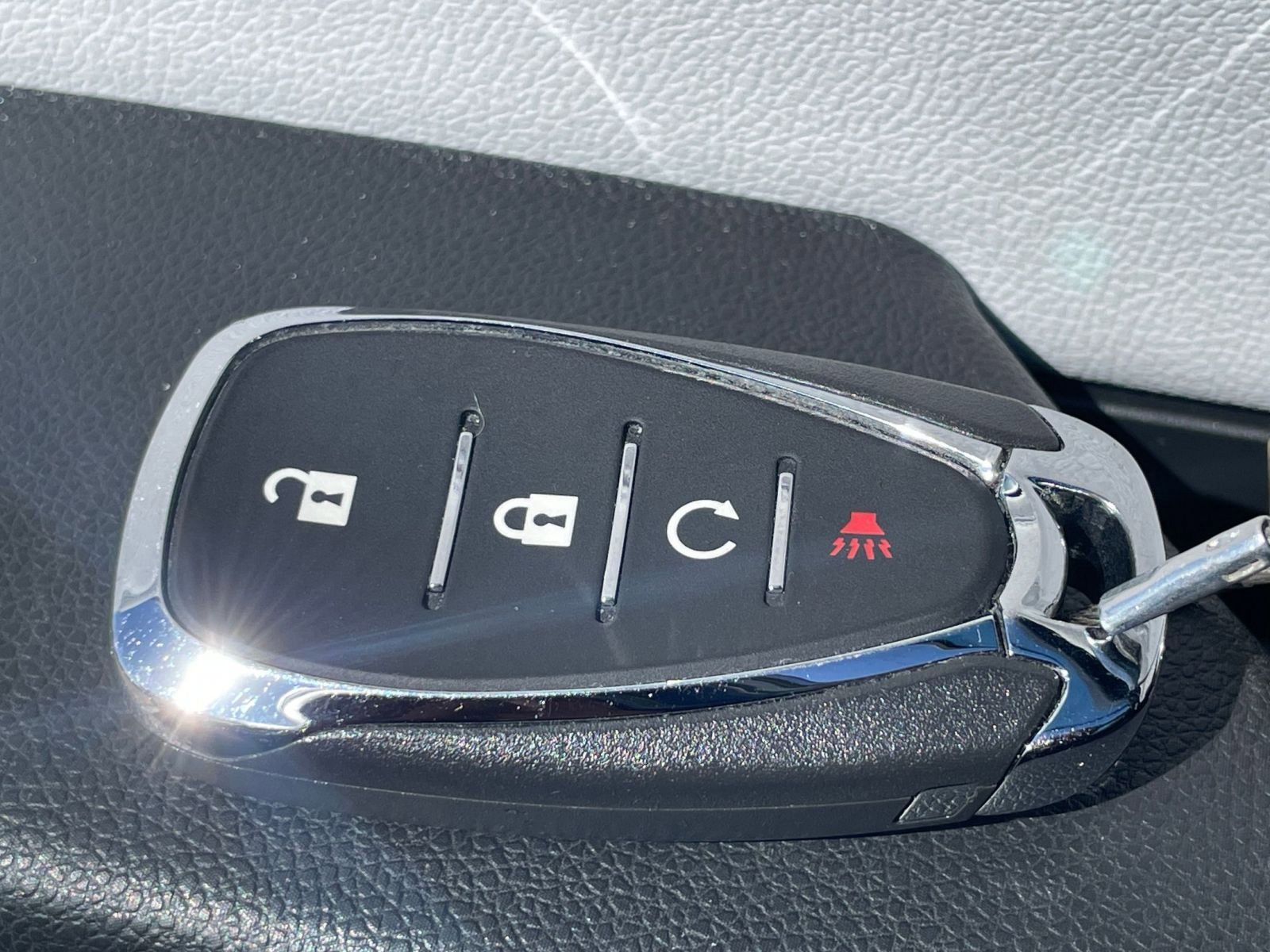 Used 2025 Chevrolet Trax LT w/ LT Convenience Package image 22