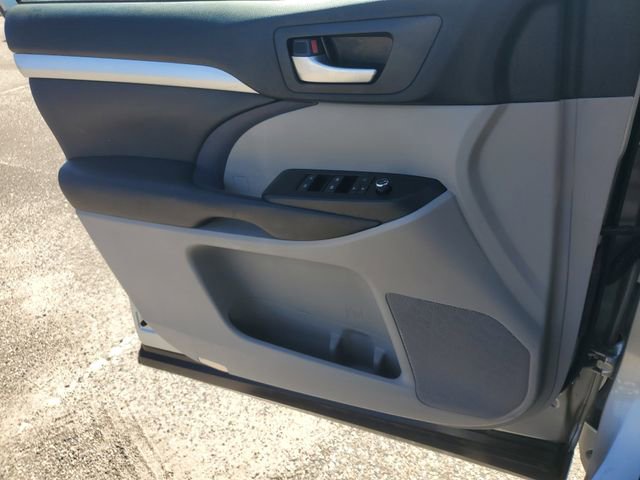 Used 2018 Toyota Highlander XLE image 21