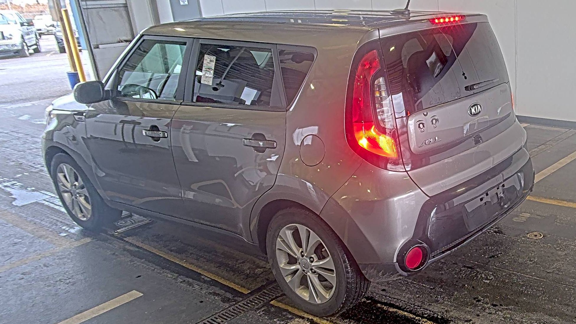 Used 2016 Kia Soul + FWD image 11