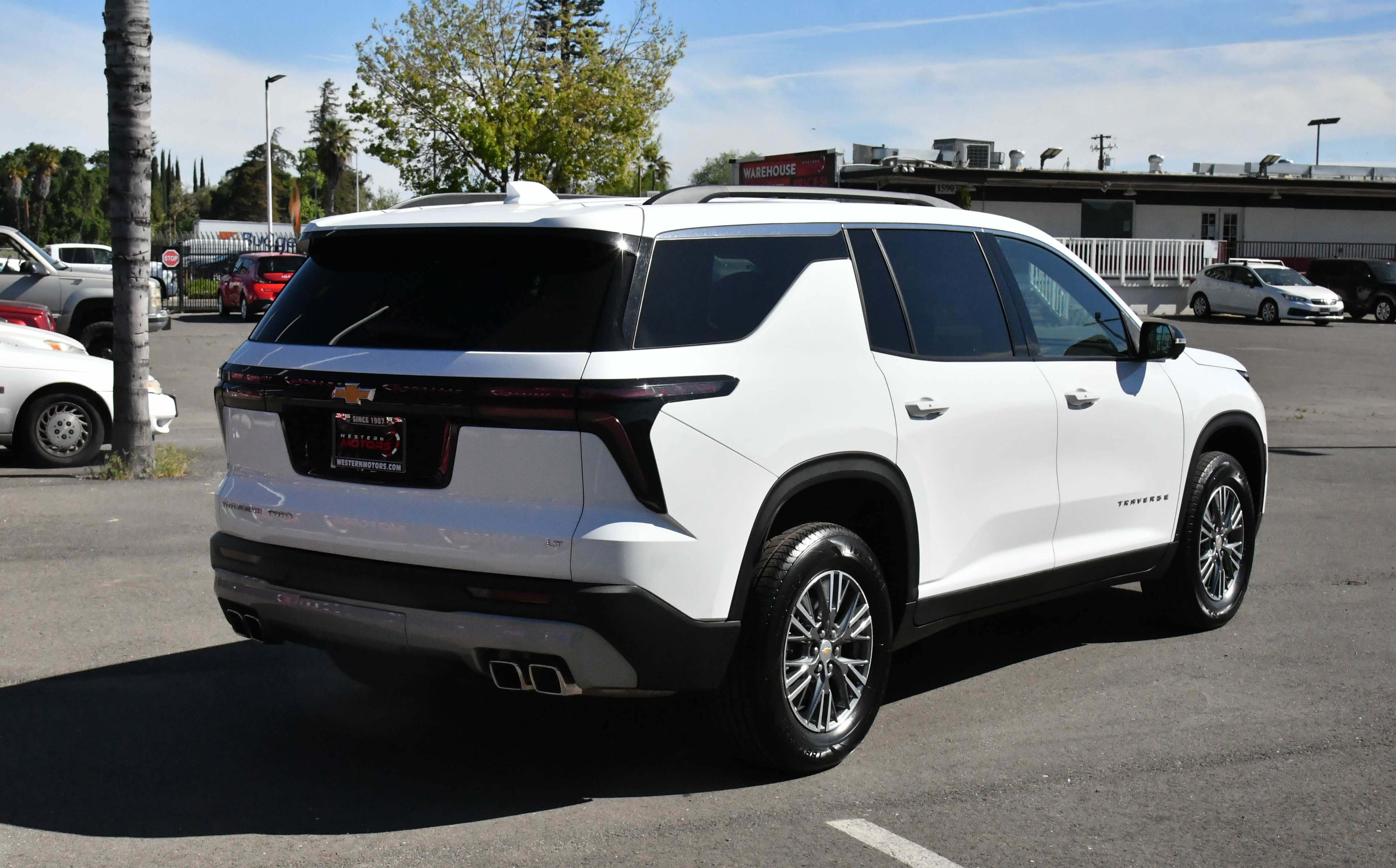 Used 2024 Chevrolet Traverse LT image 8