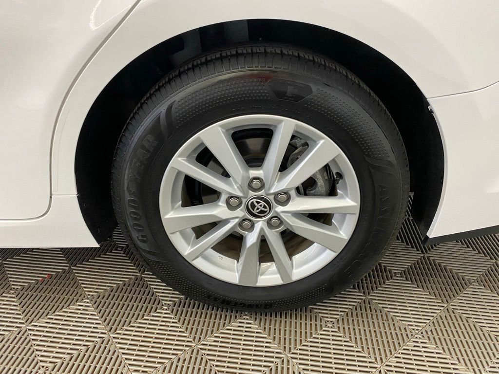 Used 2025 Toyota Camry LE w/ Convenience Package image 18