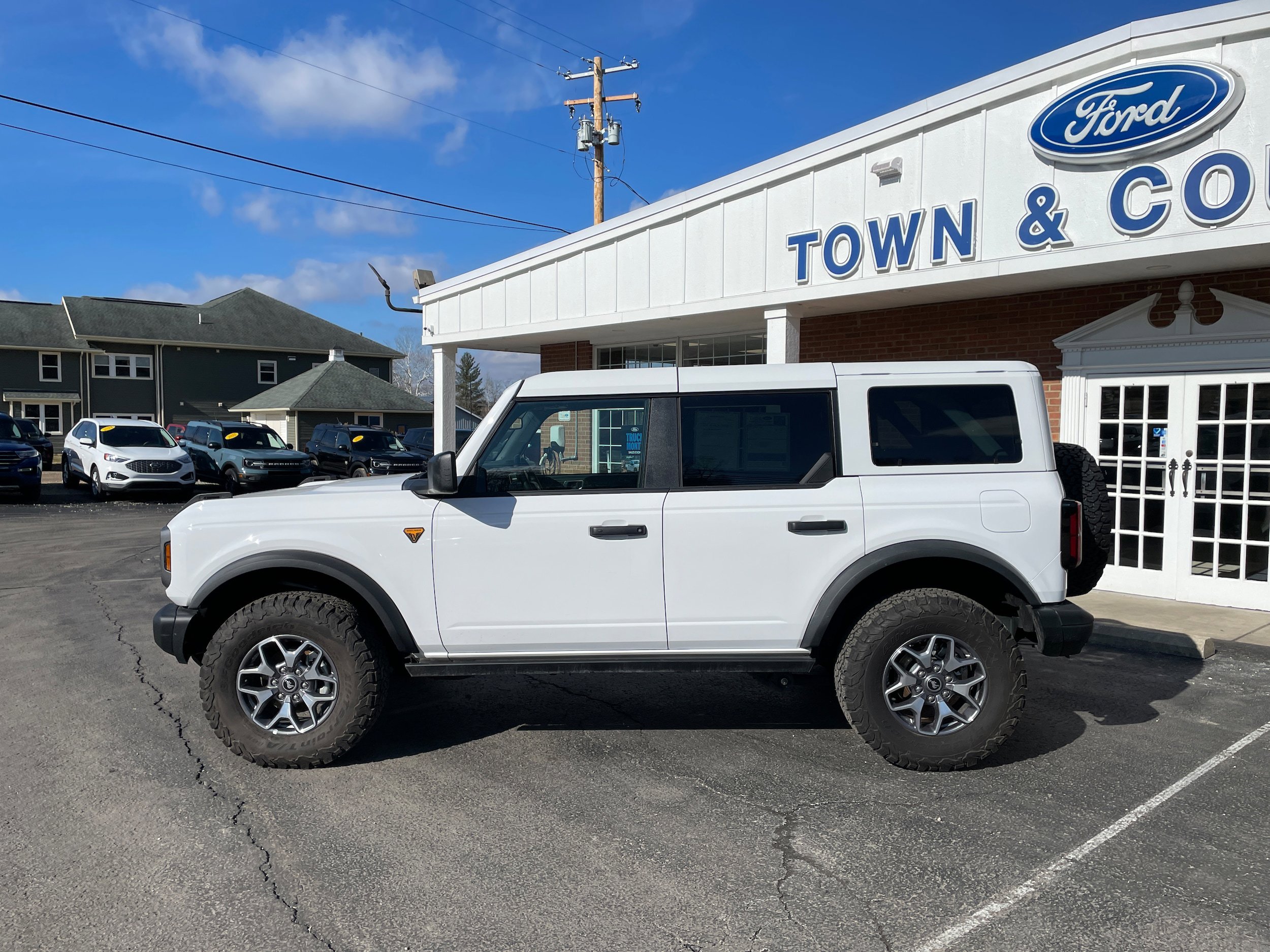 Used 2025 Ford Bronco Badlands image 8