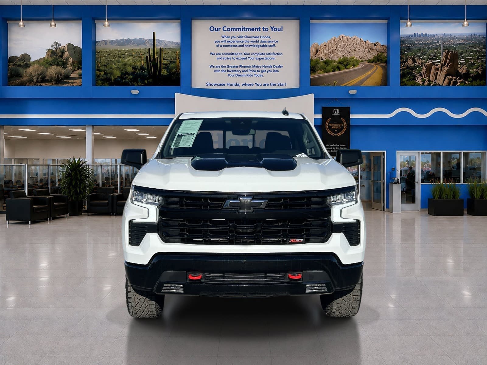 Used 2025 Chevrolet Silverado 1500 LT Trail Boss w/ Convenience Package II AWD/4WD image 5