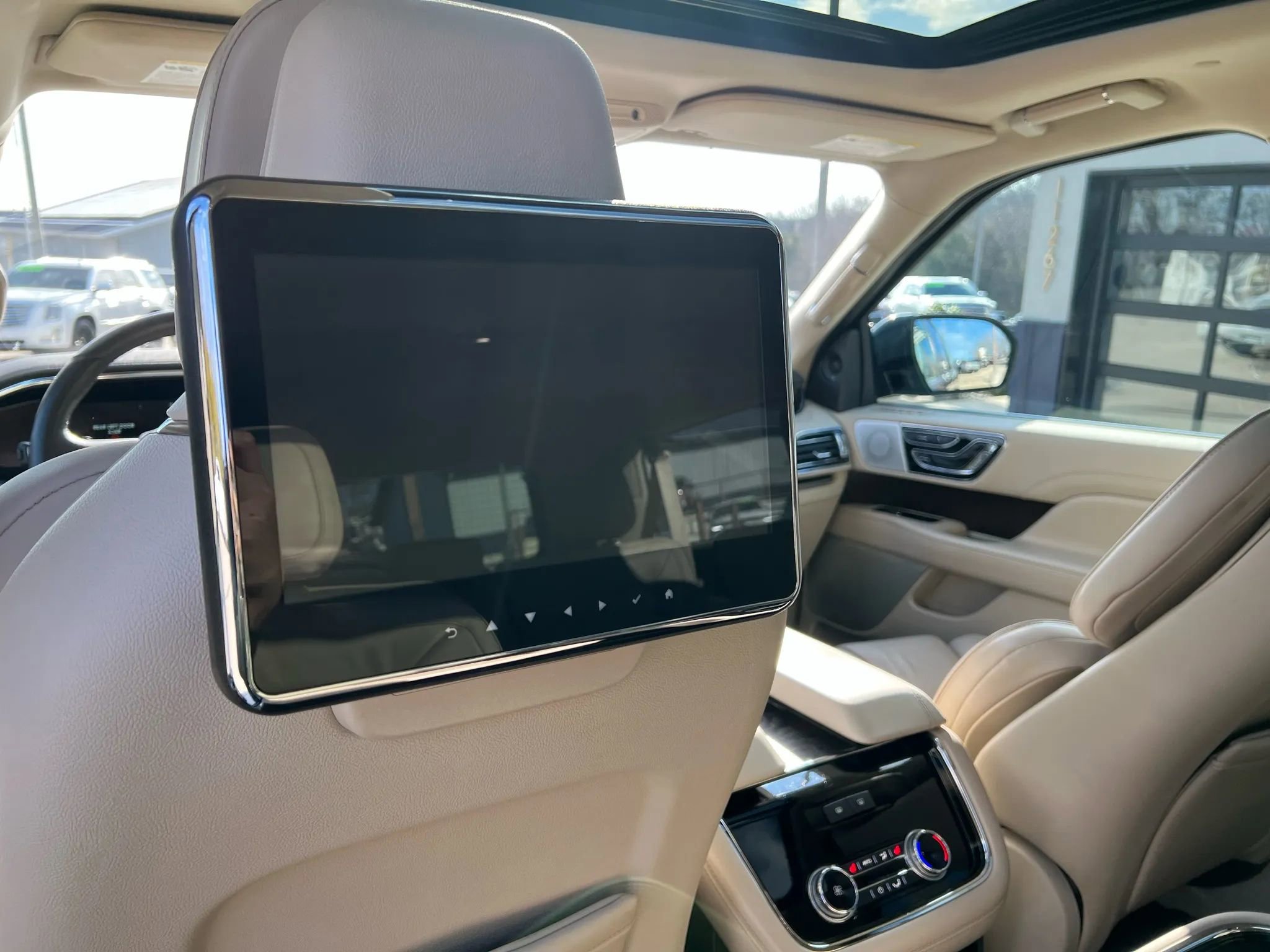 Used 2019 Lincoln Navigator L Reserve w/ Cargo Package image 38