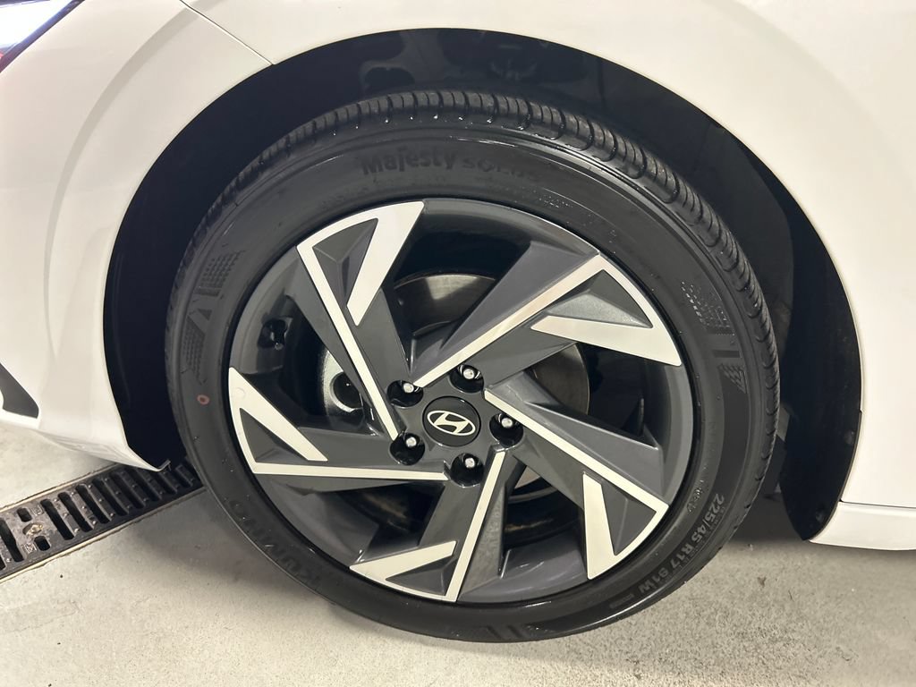 Used 2025 Hyundai Elantra Sport FWD image 9