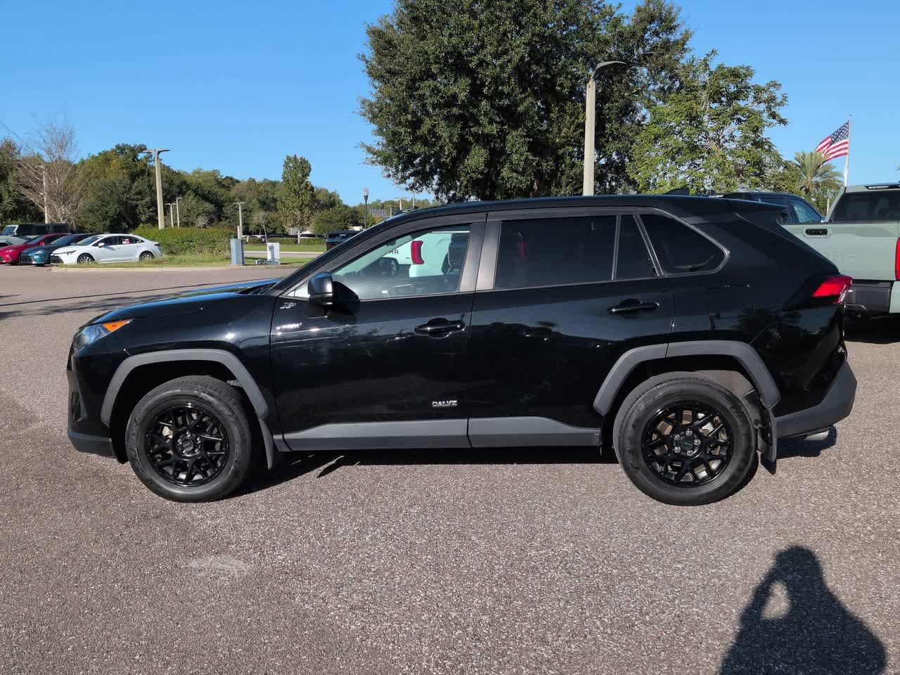 Used 2022 Toyota RAV4 LE FWD image 3